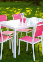 Profitez d'une table et 6 chaises roses pour 199€ - DYA Shopping